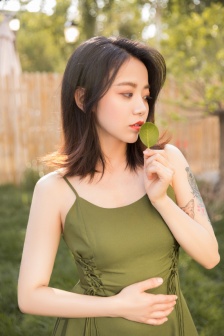 男朋友咬小兔兔时怎么回应他